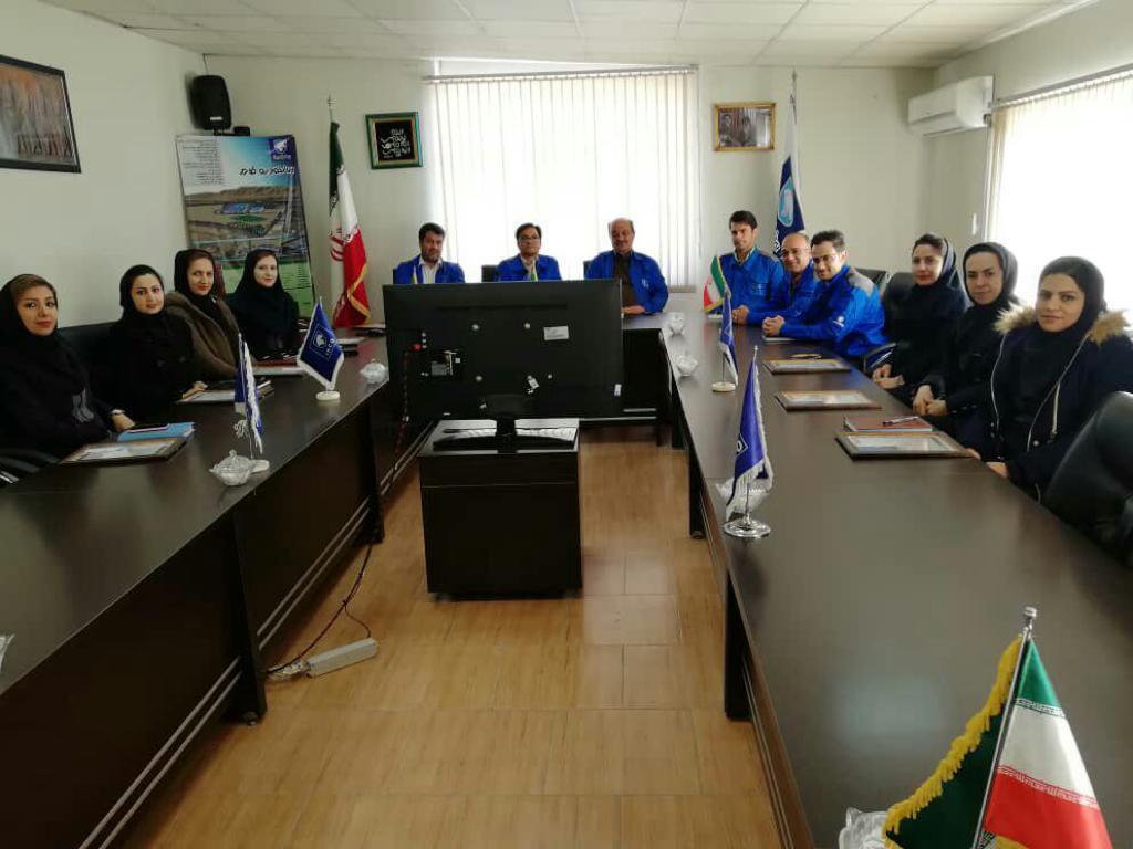 تقدیر از بانوان شاغل در ایران خودرو فارس به مناسبت گرامیداشت روز زن